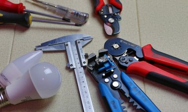 Villanyszerelő (1 fő)